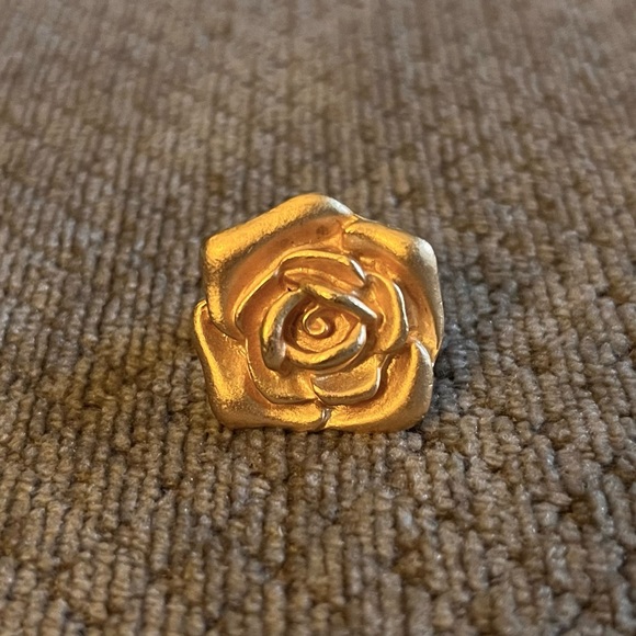 Floral gold-coloured rose ring - size 6 - Picture 2 of 5
